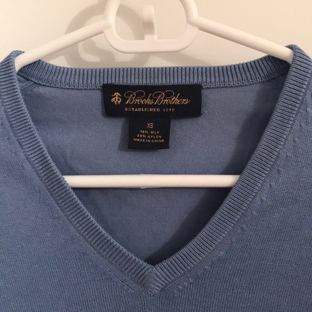 Brooks Brothers Vneck Silk Sweater, size XS - Picture 3 of 5